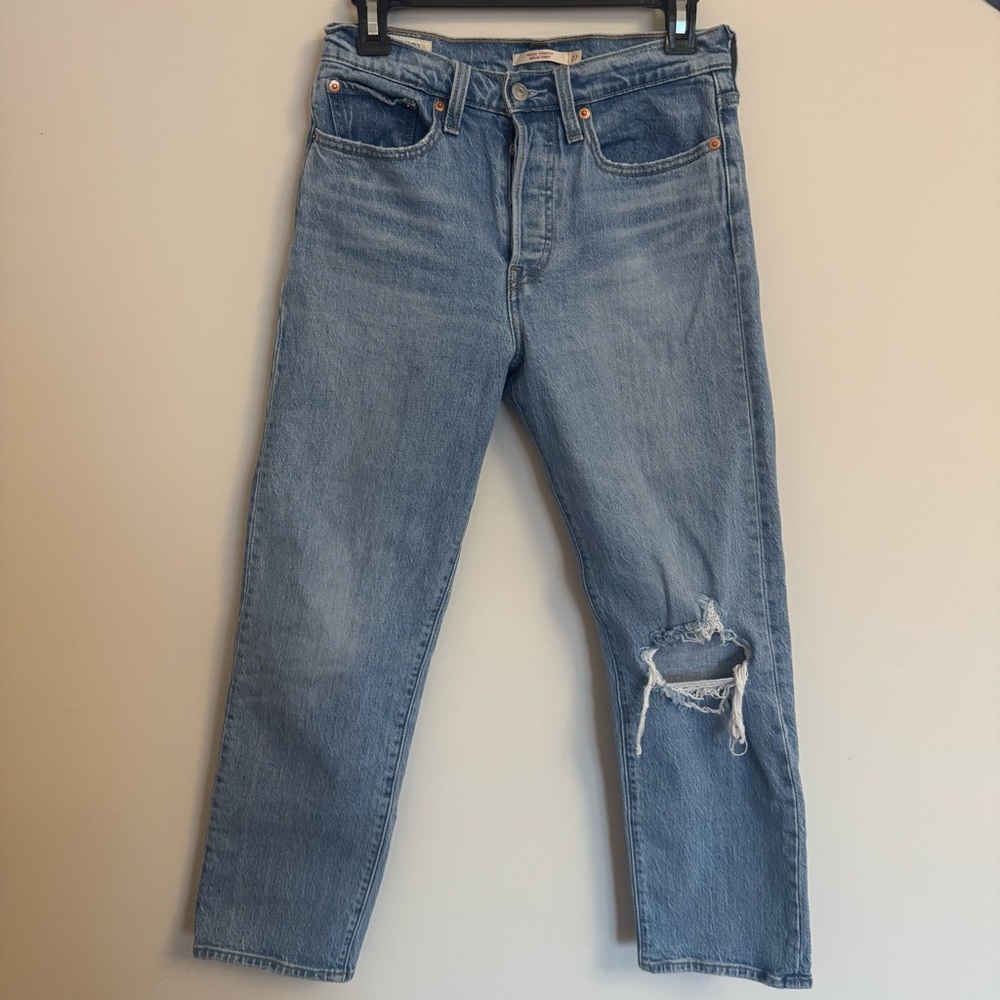 Levi’s Wedgie Straight Light Wash Distressed Jeans - women’s 27